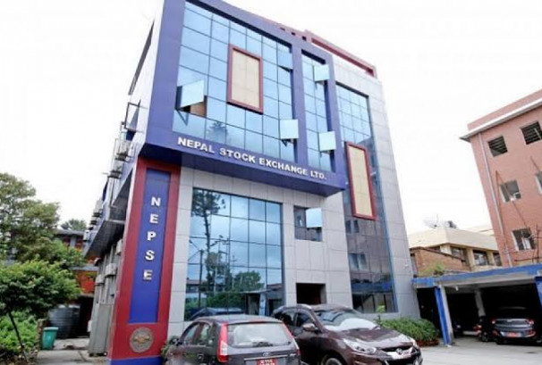 'सिस्टम हाम्रो चलेको छ, कारोबार किन रोकियो ?' नेप्से घेराउ गर्न पुगे १८ ब्रोकर