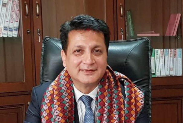 सादा पोशाकका सुरक्षाकर्मीलाई छलेर यसरी भागेका रहेछन् प्रभू बैंकका सीईओ !