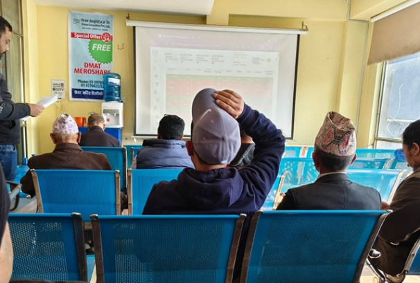 ग्राउण्ड जिरोः लगानीकर्तामा घट्दो बजारबारे बहस, भन्छन् ‘सेयरबजारबाट कमाएर पैसा बोक्नै पाइएन’