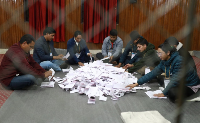 मतदाताले एमाले, कांग्रेस र नेकपालाई बराबरी स्थानमा राखे, प्रारम्भिक मतपरिणामको संकेत