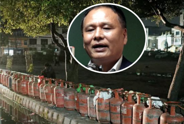 कुलमान घिसिङको सरकारमाथि प्रहार : ‘एउटा सिलिन्डर ग्यास पाउन युद्ध जित्नुपर्ने अवस्था आयो’
