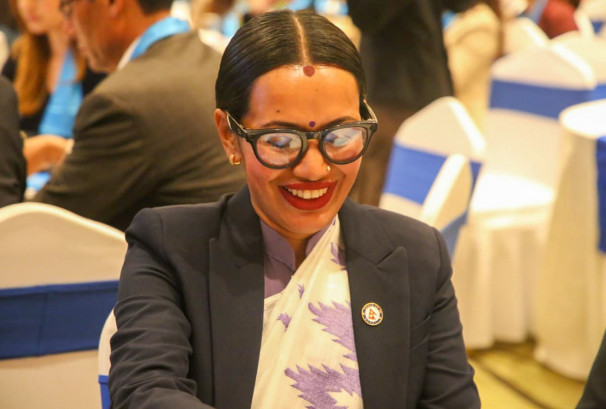 ग्यास अभावबारे सांसद आशिका तामाङ : एक–दुई दिन ढिला हुँदा सरकारमाथि खनिनु आवश्यक छैन