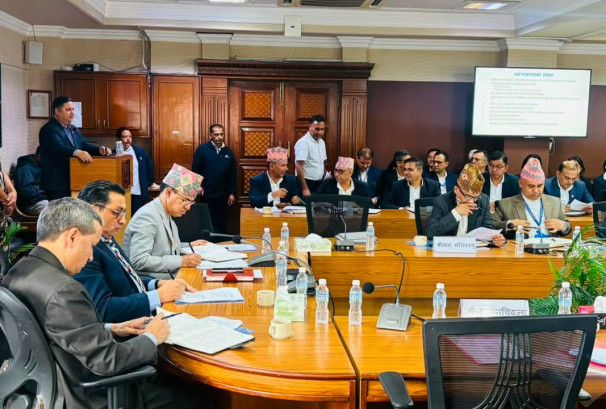 बजेट कार्यान्वयनलाई गति दिन अर्थमन्त्री वाग्लेको सक्रियता, सचिवहरूसँग छलफल