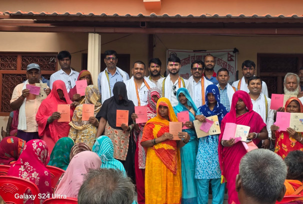 नापजाँच सकिएको १० वर्षपछि धनुषाका ५७ परिवारले पाए लालपुर्जा