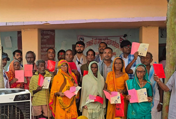 लालपुर्जा वितरण तीव्र, नापजाँच सकिएको १० वर्षपछि धनुषाको मिथिलामा ३१० परिवारले पाए लालपुर्जा