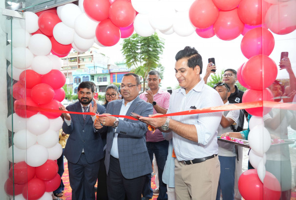 धनगढीमा भेस्पा र अप्रिलियाको नयाँ शोरुम सञ्चालनमा