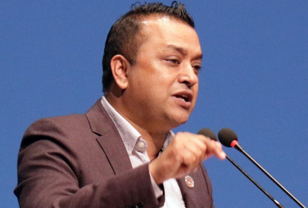गगन थापाको कटाक्ष– प्रधानमन्त्रीलाई कालो चस्मा लगाउन छुट छ, काला कर्तुत गर्न छैन