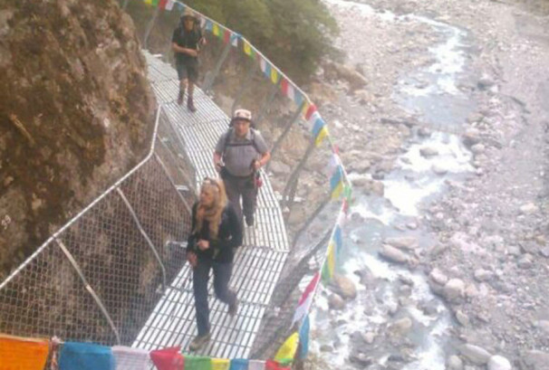 बूढीगण्डकीको बाढीले बगायो ९० मिटर लामो क्यान्टिलिभर पुल, चुमका दर्जनौँ गाउँको आवतजावत ठप्प