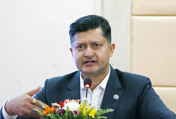 प्रभू बैंकका सञ्चालक बस्नेतमाथि राष्ट्र बैंकको ‘कन्सर्न’, प्रवक्ता भन्छन्- समूह फेरेर सञ्चालक पदमा बस्न मिल्दैन