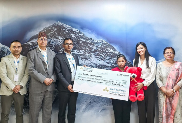 कुमारी बैंकद्वारा ‘कुमारी’ तृष्णा शाक्यलाई छात्रवृत्ति रकम हस्तान्तरण