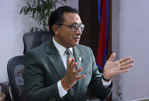 अर्थमन्त्री स्वर्णिम वाग्लेको कडाइ, सरकारी इन्धन सुविधामा ठूलो कैंची