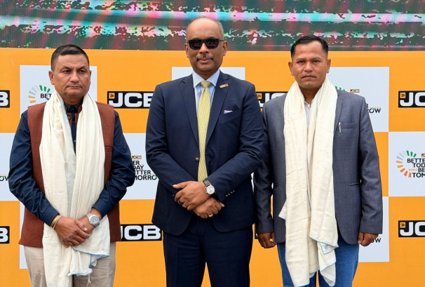 भोटेकोशी बाढी उद्धारमा योगदान पुर्‍याएका दुई नेपाली ग्राहकलाई जेसीबी इन्डियाको सम्मान