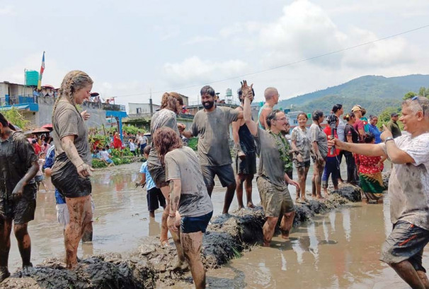 राष्ट्रिय धान दिवस मनाइँदै, पानी नपर्दा रोपाइँ प्रभावित, धान–चामल आयात भने अर्बौंमा
