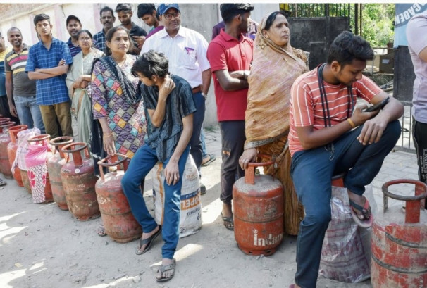 भारतमा एलपीजी आपूर्ति दबाबमा: करिब एक महिनाको स्टक मात्र, भयावह बन्नसक्छ नेपालको अवस्था