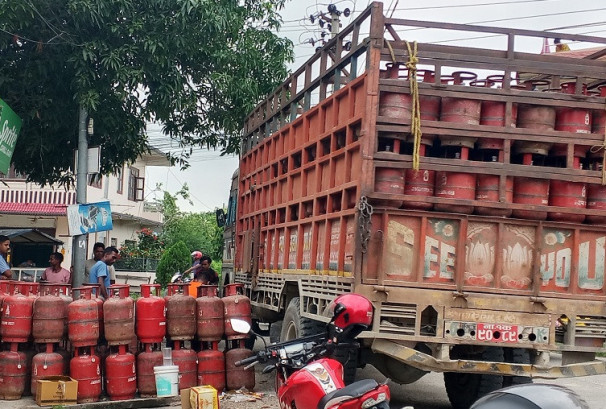 बाढी प्रभावित क्षेत्रमा वैकल्पिक मार्गबाट ग्यास आपूर्ति हुने