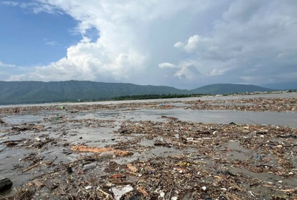 भोटेकोशी बाढीमा बगेका ६४ शव चितवनमा फेला, सयौँ शव भेटिन सक्ने अनुमान