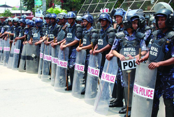 गृहको निर्देशनपछि ‘मास अरेस्ट’: राजधानीमा अपराधी सखाप पार्ने अभियान