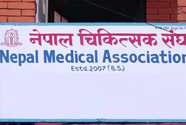 नेपाल चिकित्सक संघद्वारा आकस्मिकबाहेकका सबै सेवा बन्द गर्ने घोषणा