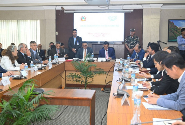 रसुवा बाढीपछि पुनरुत्थानका लागि विकास साझेदारसँग अर्थमन्त्रीको छलफल