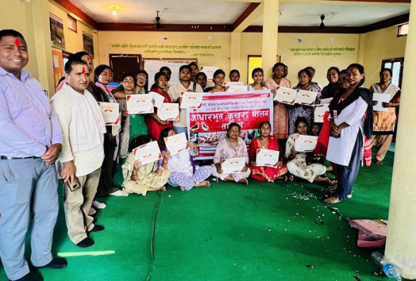 एनआईसी एशिया लघुवित्तको शमसेरगञ्ज शाखाद्वारा कुखुरा पालन तालिम प्रदान