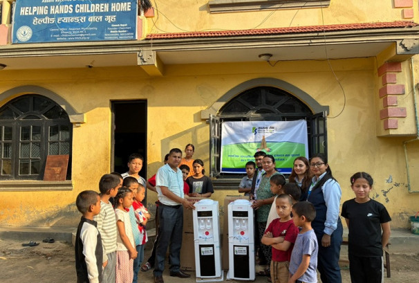 कामना सेवा विकास बैकद्वारा हेल्पिङ ह्यान्डस बाल गृहलाई वाटर डिस्पेन्सर हस्तान्तरण