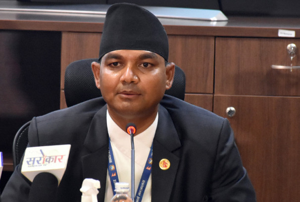 प्रधानमन्त्रीलाई सोझै म्यासेज गरेपछि सचिव पक्राउ, ७ घण्टा बयान लिएर मध्यरातमा छाडियो !