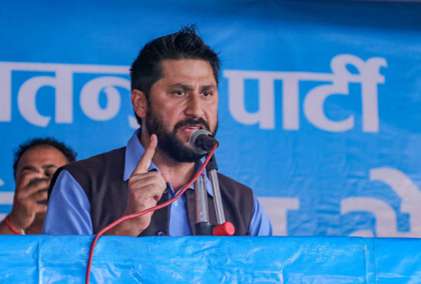 मिडियाको गेटमा गाडी पार्किङका विषयमा बोले रवि :मिडिया घेराबन्दीमा आफ्नै कार्यकर्ता भेटिए पनि छाड्दैनौँ