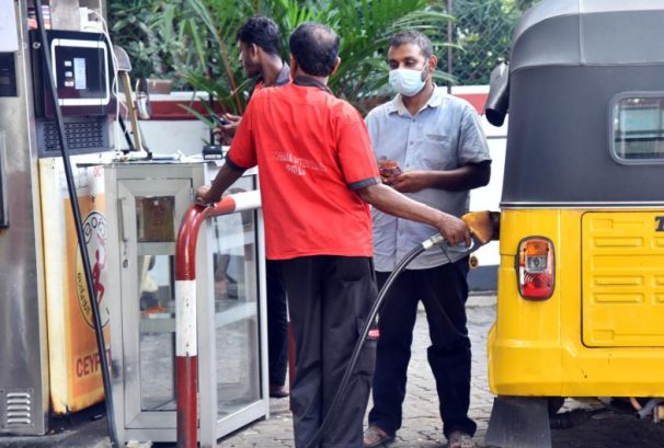 इन्धन बचाउन श्रीलंकाले गर्यो सार्वजनिक विदाको घोषणा