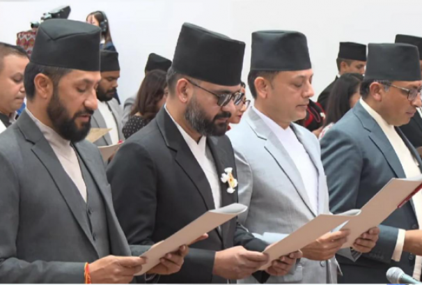 नवनिर्वाचित सांसदहरुले लिए शपथ
