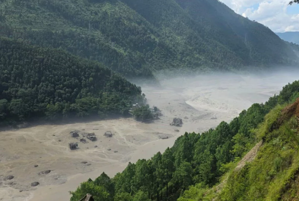 टिमुरे बाढीमा ३३८ ट्रक–कन्टेनर बेपत्ता, सयौं चालक–सहचालक अझै सम्पर्कविहीन