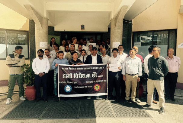 तिहारको मुखमा बेखर्ची भए सेबोनका कर्मचारी, अर्थले बेवास्ता गर्दा पीडामाथि पीडा