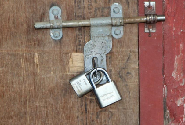 भृकुटीमण्डपमा भाडा नतिर्ने २० स्टलमा तालाबन्दी, ऋषि धमला र अनेरास्ववियुले समेत बुझाएनन रकम