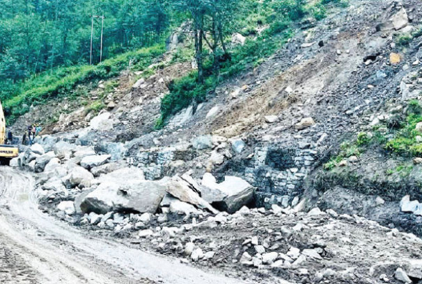 चाडपर्वको आपूर्ति सहज बनाउन तीन दिन खुल्दै तातोपानी नाका, मालवाहक सवारीलाई मात्रै अनुमति