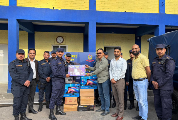 सर्वाेत्तम सिमेन्ट तथा जगदम्बा सिमेन्टद्वारा नेपाल प्रहरीलाई आवश्यक सामग्री सहयोग