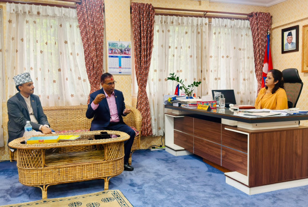 नवनियुक्त आयल निगम प्रमुख शाहलाई मन्त्री यादवको निर्देशन, ‘ग्यास अभाव तत्काल समाधान गर्नु’
