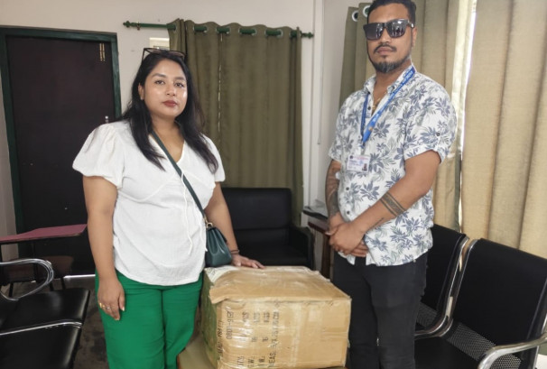 भोटेकोशी बाढी प्रभावित क्षेत्रमा खटिएका सुरक्षाकर्मीलाई हेडल्याम्प र ब्याट्री सहयोग