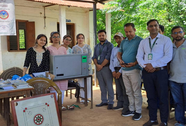 कृषि विकास बैंकद्वारा विद्यालयलाई स्यानीटरी प्याड तथा सोको भेण्डिङ्ग मेशिन प्रदान