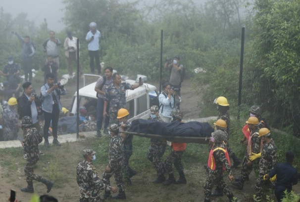 हेलिकप्टर दुर्घटनास्थलबाट मृतकको शव काठमाडौं ल्याइँदै, भोलि बिहानदेखि पोस्टमार्टम