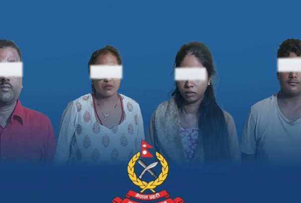 कारका चारै ढोकामा ‘फल्स बटम’ , १४ किलोभन्दा बढी चाँदीजस्तो धातुसहित चार जना पक्राउ
