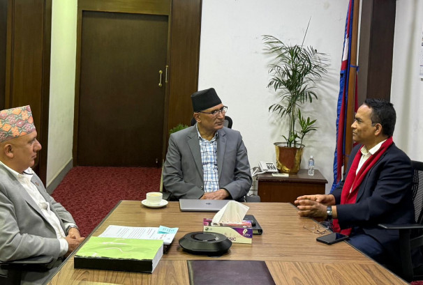 बजेटअघि अर्थमन्त्री पौडेलले राष्ट्रिय योजना आयोगका उपाध्यक्ष र  राष्ट्रबैंकका गभर्नरसँग गरे छलफल