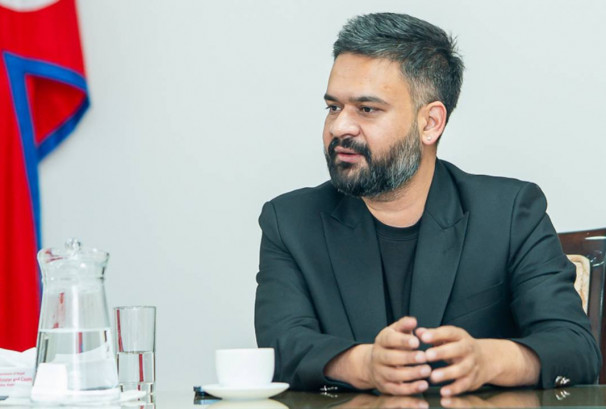 प्रश्नबाट भाग्दै सरकार : नियमावलीले जवाफ खोज्छ, प्रधानमन्त्री सदनमै मौन