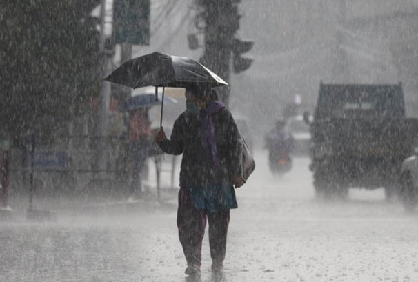 आज रातिदेखि वर्षा कम हुने, सोमबारबाट मौसममा उल्लेख्य सुधार