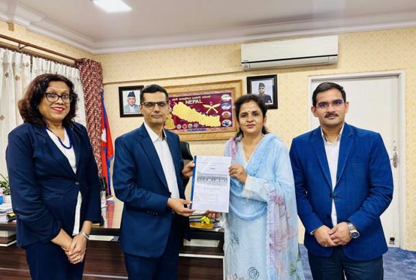 हेटौंडा कपडा उद्योग पुनः सञ्चालनको तयारी प्रतिवेदन मन्त्री यादवलाई हस्तान्तरण, दुई महिनाभित्र नेपाली सेनाले परीक्षण उत्पादन गर्ने