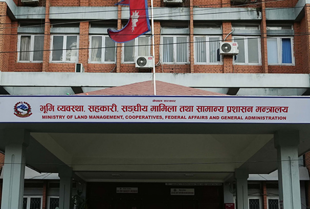 सरुवा रोक्ने हाकिमलाई अब आर्थिक झट्का, रमाना नदिए तलब आफ्नै खल्तीबाट तिर्नुपर्ने