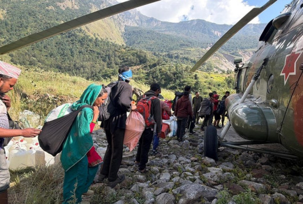 बूढीगण्डकी बाढीपछि हेलिकोप्टरबाट १ हजार ४४ जनाको उद्धार, राहत वितरण पनि तीव्र