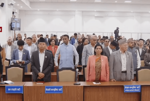 प्रतिनिधिसभाको बैठक शुरु, प्रधानमन्त्रीको अभिव्यक्ति हटाउन माग गर्दै विपक्षीको विरोध