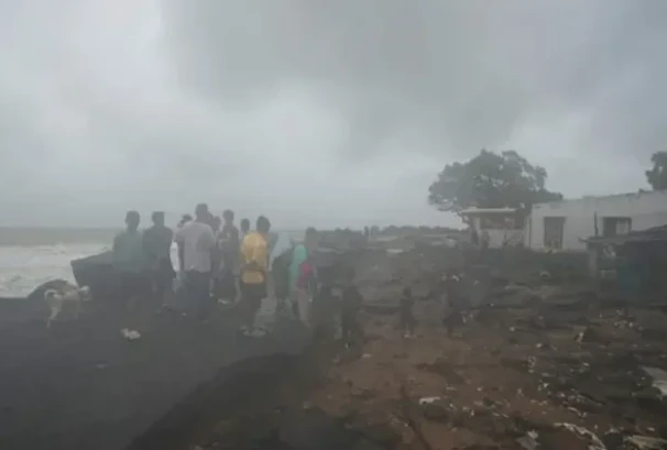 भारतको पूर्वी तटमा चक्रवात ‘अर्नब’को कहर, ७ जनाको मृत्यु, १ लाख ८० हजारलाई सुरक्षित स्थानमा सारियो