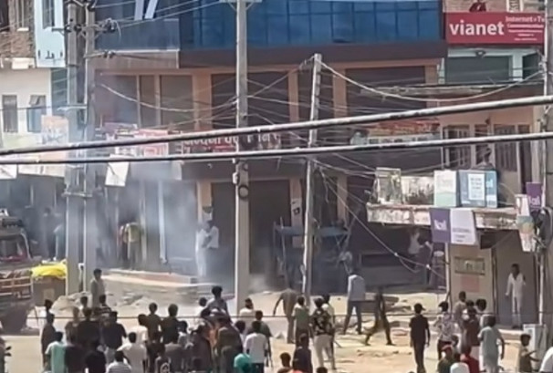 सिरहाको गोलबजारमा अनिश्चितकालीन कर्फ्यु