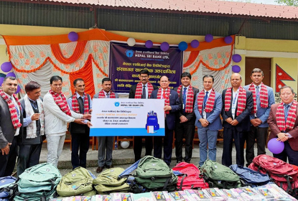 नेपाल एसबिआई बैंकद्वारा स्कुल ब्याग तथा शैक्षिक सामाग्री वितरण