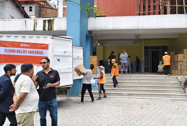 बाढी प्रभावितका लागि दराज नेपालद्वारा ४५ लाख रुपैयाँबराबरका राहत सामग्री प्रदान